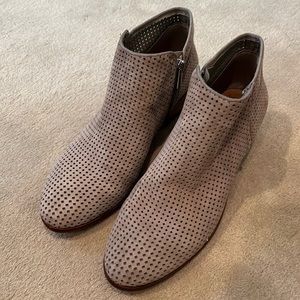 Sam Edelman short suede perforated boot size 9.5